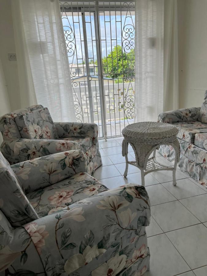 Home2Home Guesthouse كرايست تشيرش المظهر الخارجي الصورة